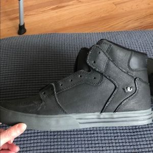 Men’s Supra Black Skate Shoe 9.5